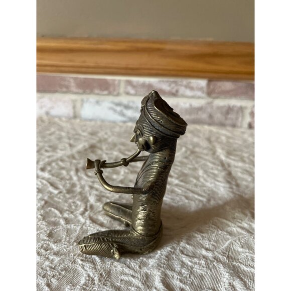 Brass Indian Musician Figurine Playing Flute Intricate Details & Antique Finish - Picture 6 of 13